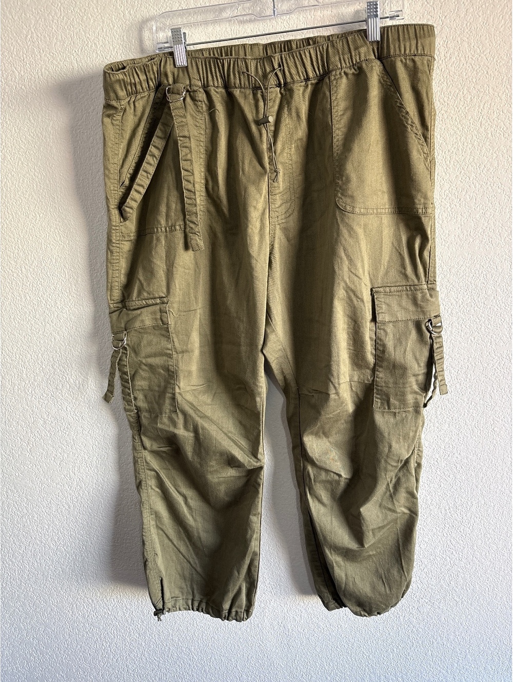 V.I.P. Women's Olive Green Cargo Capris Pants Size 21/22 Cotton Blend